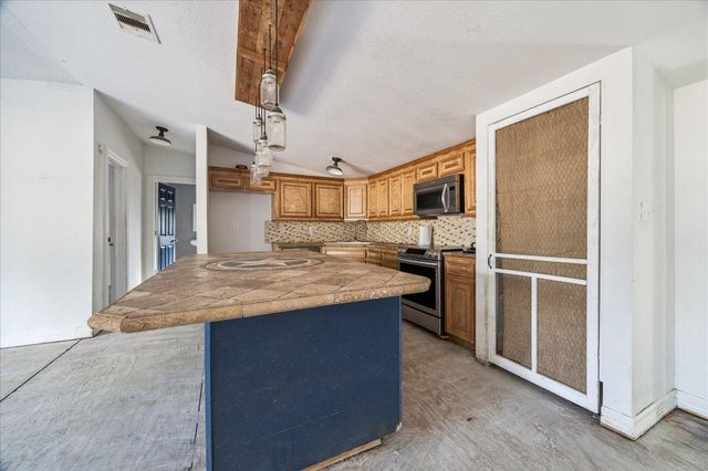 17986 Split Oak Circle, New Caney, TX 77357