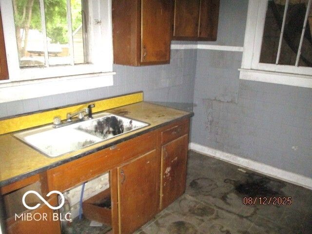 907 N Oxford Street, Indianapolis, IN 46201