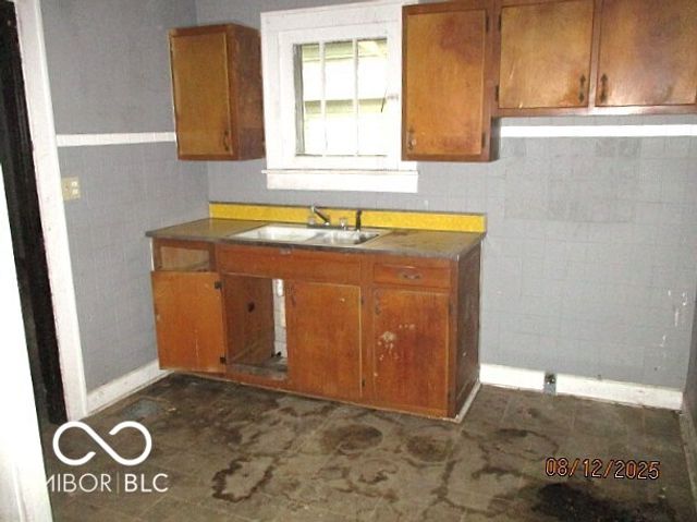 907 N Oxford Street, Indianapolis, IN 46201