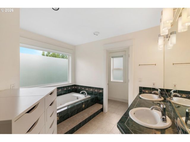 2519 Nw 24TH Cir, Camas, WA 98607