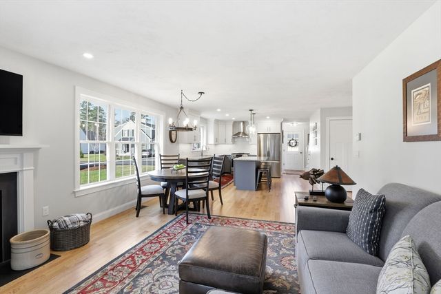 21 Cranberry Farm Rd, Plymouth, MA 02360