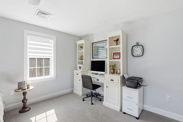 21 Cranberry Farm Rd, Plymouth, MA 02360