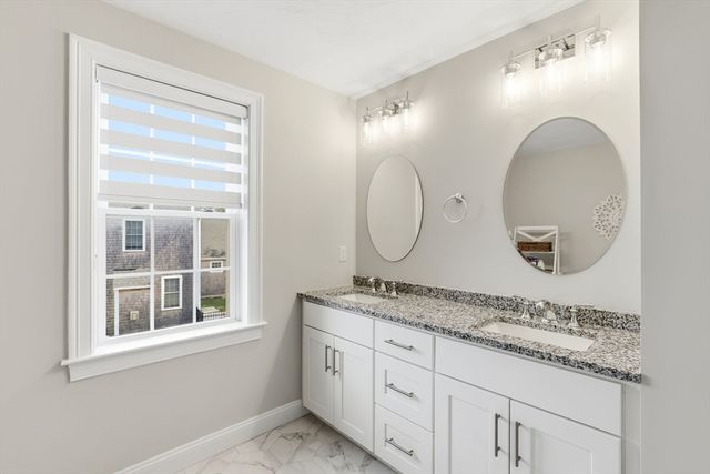 21 Cranberry Farm Rd, Plymouth, MA 02360