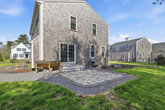 21 Cranberry Farm Rd, Plymouth, MA 02360
