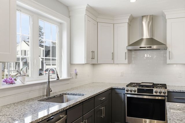 21 Cranberry Farm Rd, Plymouth, MA 02360
