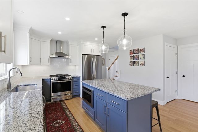 21 Cranberry Farm Rd, Plymouth, MA 02360