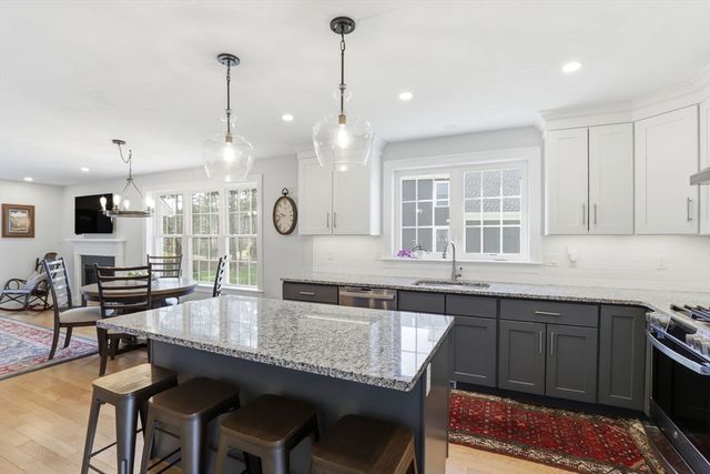 21 Cranberry Farm Rd, Plymouth, MA 02360