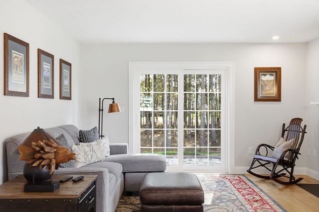 21 Cranberry Farm Rd, Plymouth, MA 02360