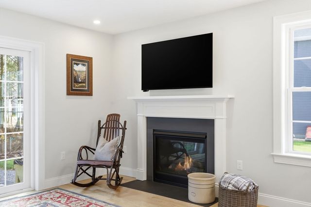 21 Cranberry Farm Rd, Plymouth, MA 02360