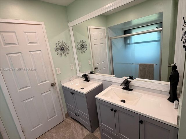 20451 NE 10th Pl 20451, Miami, FL 33179