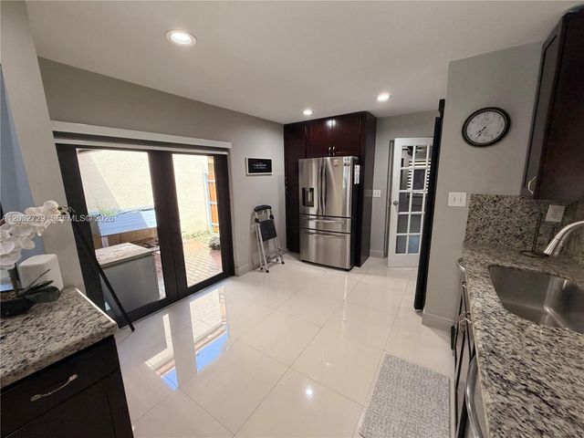 20451 NE 10th Pl 20451, Miami, FL 33179
