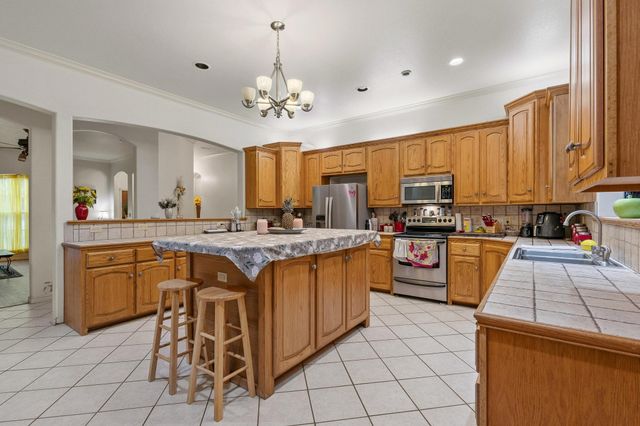 131 Pecan Place Lane, Pottsboro, TX 75076