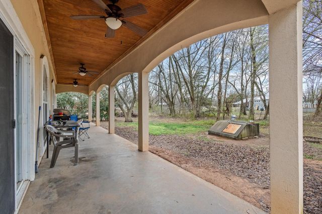 131 Pecan Place Lane, Pottsboro, TX 75076