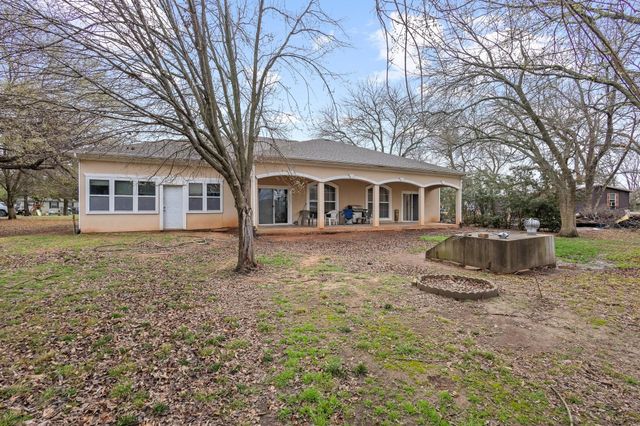 131 Pecan Place Lane, Pottsboro, TX 75076