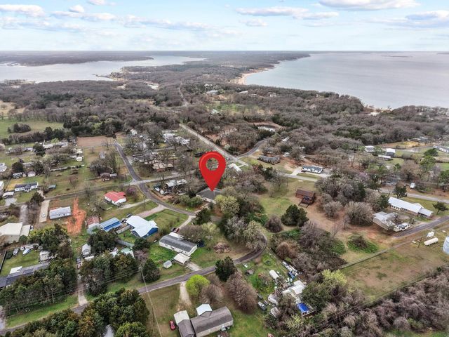 131 Pecan Place Lane, Pottsboro, TX 75076