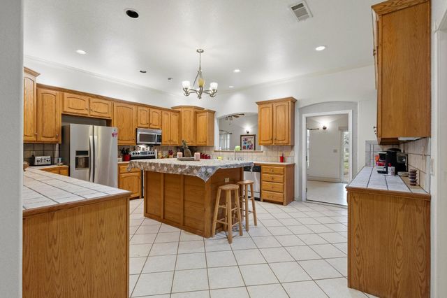 131 Pecan Place Lane, Pottsboro, TX 75076