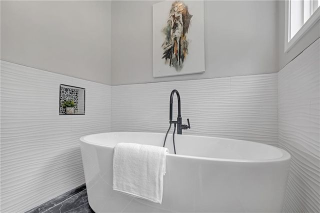 656 S Elizabeth NW Place, Atlanta, GA 30318