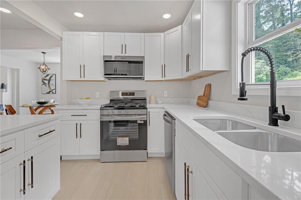 656 S Elizabeth NW Place, Atlanta, GA 30318