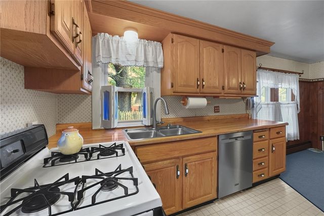 64 Crest Avenue, Warwick, RI 02886
