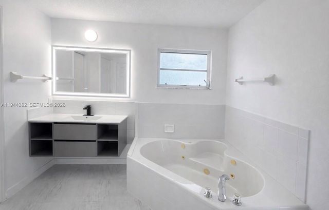 5513 Palmetto Dr, Fort Pierce, FL 34982