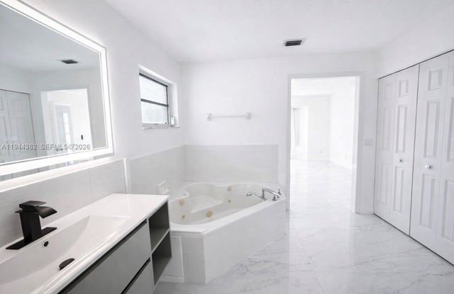 5513 Palmetto Dr, Fort Pierce, FL 34982