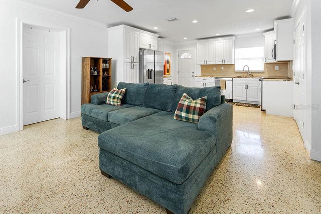 2909 W DEWEY STREET, Tampa, FL 33607