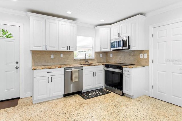 2909 W DEWEY STREET, Tampa, FL 33607