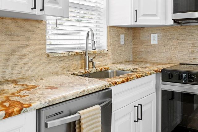 2909 W DEWEY STREET, Tampa, FL 33607