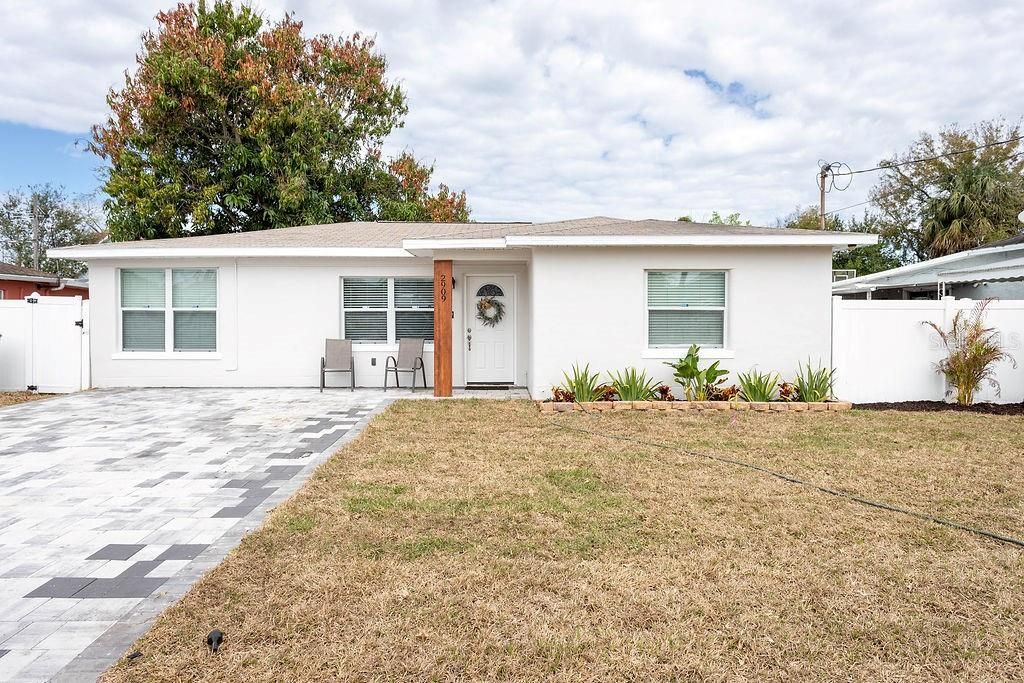 Image 2 of property listing at 2909 W DEWEY STREET, Tampa, FL 33607