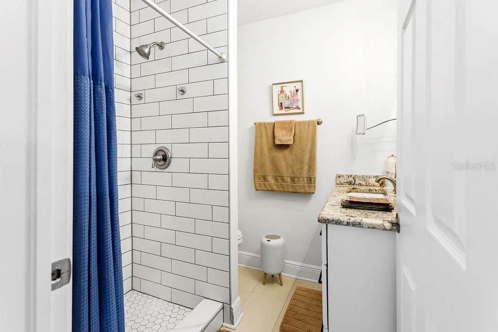 Image 13 of property listing at 2909 W DEWEY STREET, Tampa, FL 33607