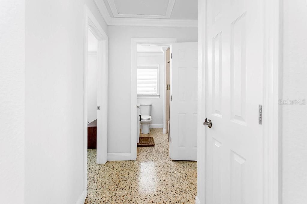 Image 18 of property listing at 2909 W DEWEY STREET, Tampa, FL 33607