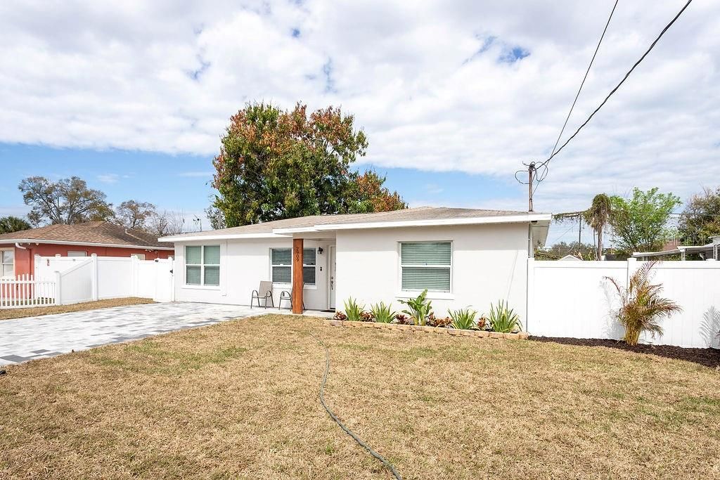 Image 3 of property listing at 2909 W DEWEY STREET, Tampa, FL 33607