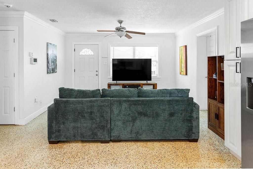 Image 6 of property listing at 2909 W DEWEY STREET, Tampa, FL 33607