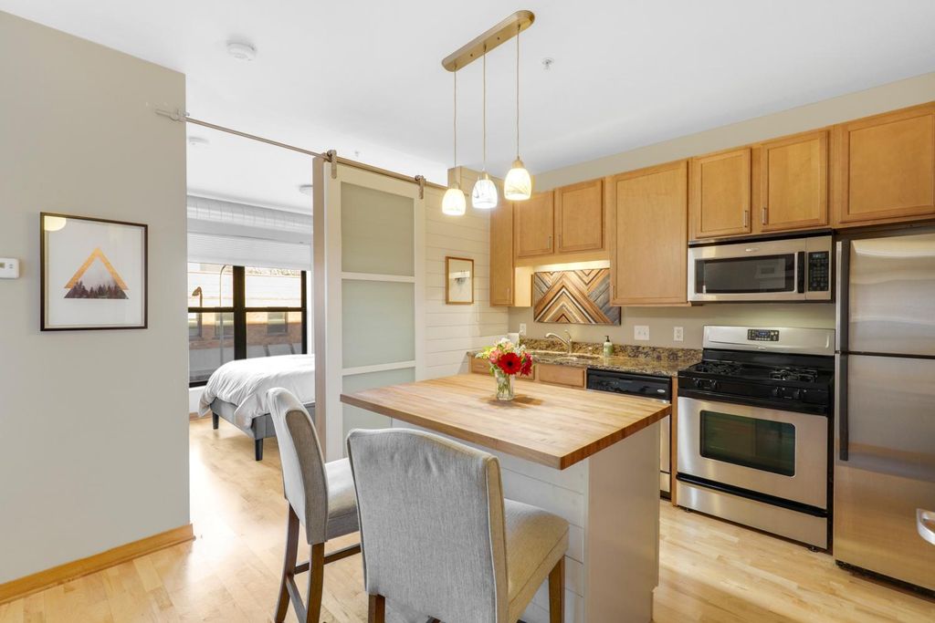 15 E Franklin Avenue 208, Minneapolis, MN 55404 — exterior