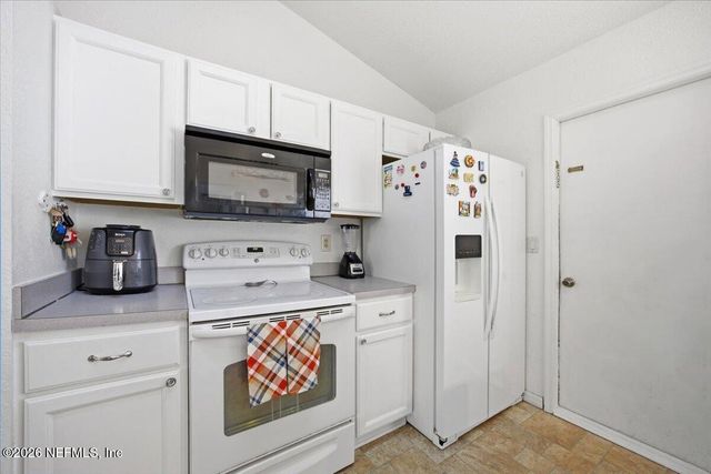 8139 FIELDSIDE Drive W, Jacksonville, FL 32244