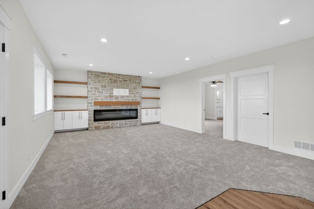215 NW Woodmoor Drive, Waukee, IA 50263