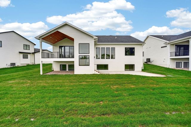 215 NW Woodmoor Drive, Waukee, IA 50263