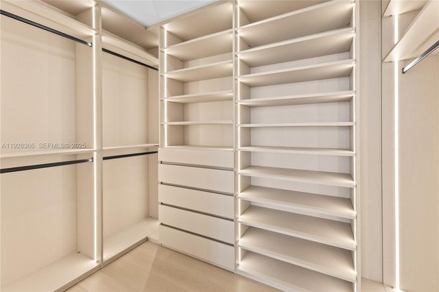 700 NE 24 St 2905, Miami, FL 33137