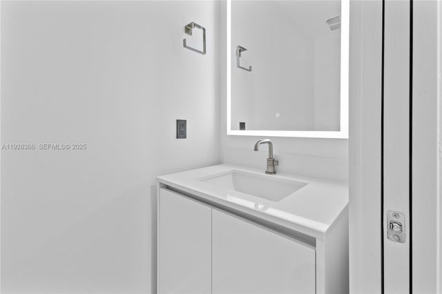 700 NE 24 St 2905, Miami, FL 33137