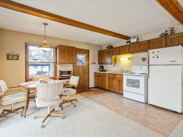 952 Ivanhoe Circle, Mt Vernon, IA 52314