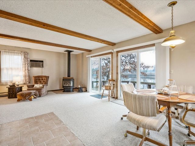 952 Ivanhoe Circle, Mt Vernon, IA 52314