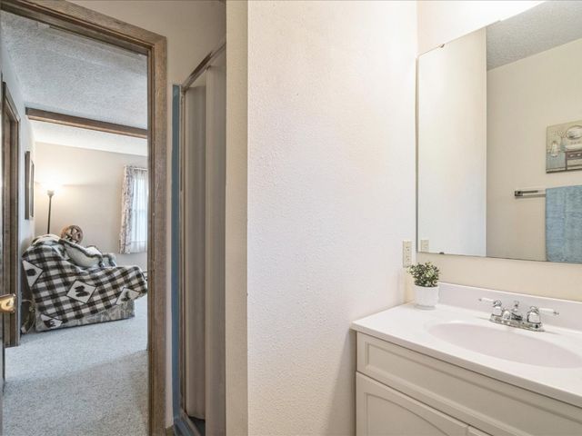 952 Ivanhoe Circle, Mt Vernon, IA 52314