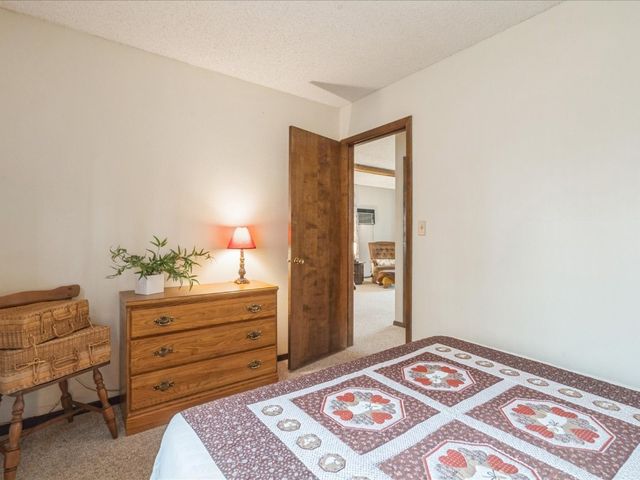 952 Ivanhoe Circle, Mt Vernon, IA 52314