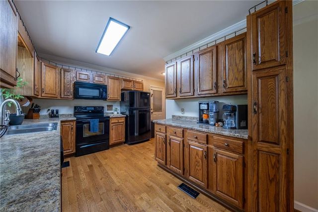 3805 Oak Forest Drive, High Point, NC 27265