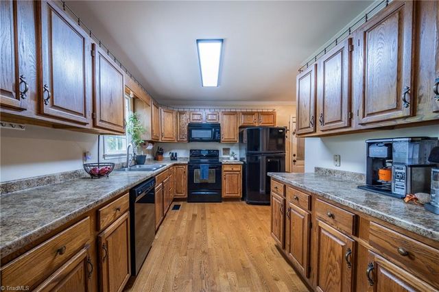 3805 Oak Forest Drive, High Point, NC 27265