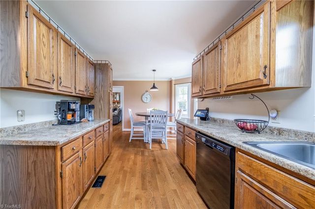 3805 Oak Forest Drive, High Point, NC 27265
