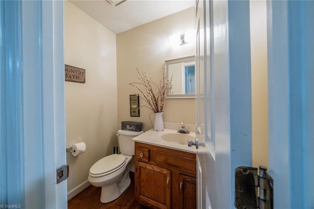 3805 Oak Forest Drive, High Point, NC 27265