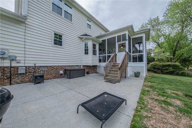 3805 Oak Forest Drive, High Point, NC 27265