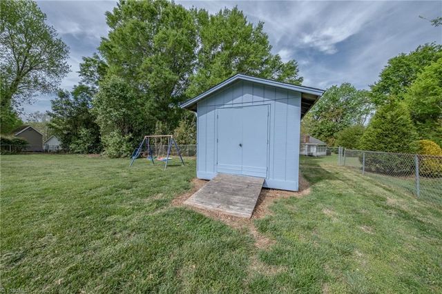 3805 Oak Forest Drive, High Point, NC 27265