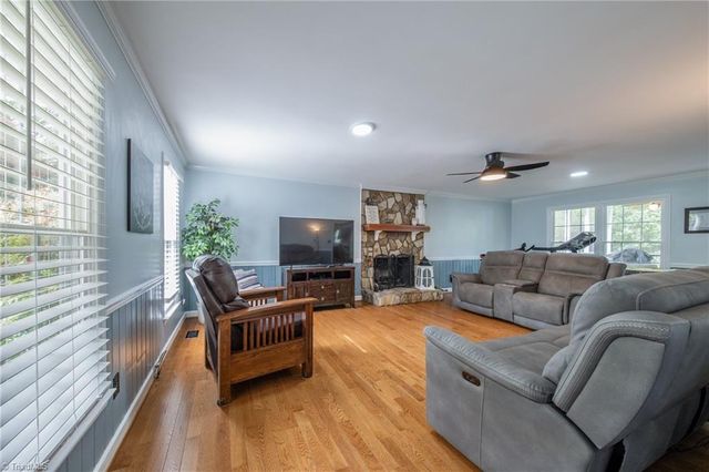 3805 Oak Forest Drive, High Point, NC 27265